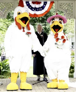 Hundreds celebrate marriage of iconic Rooster to Grace the Hen at Canfield Fair